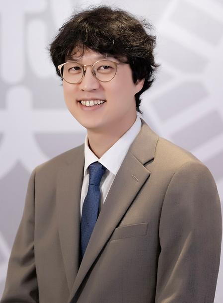 신민욱 교수이미지